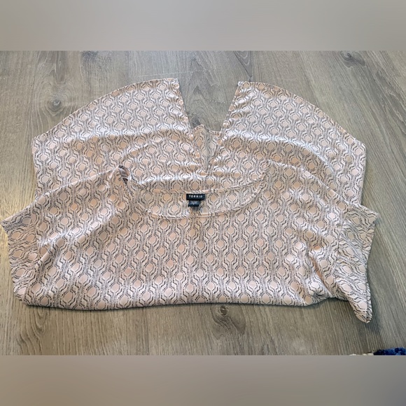 Multicolor Geo Print Open Back Georgette Blouse - Picture 8 of 8